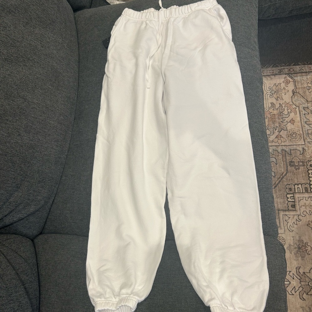 Daily drills joggers sweatpants in white size xs/s only worn a couple of times!